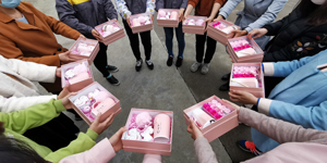 3.8節(jié)快樂(lè)，大家猜猜看那個(gè)美女漂亮！